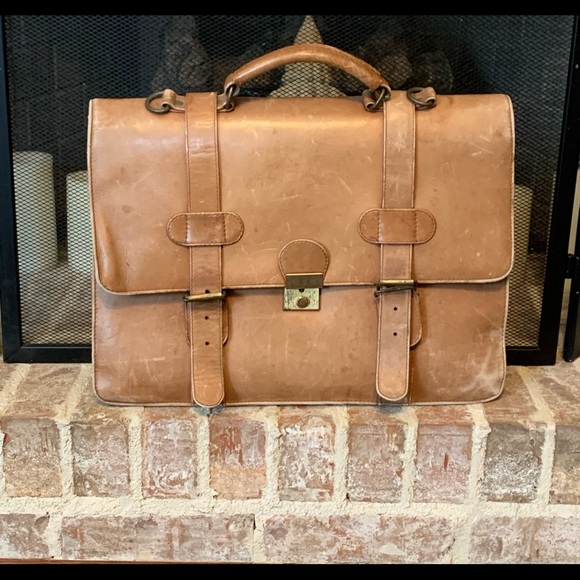 Volare Tan Leather Unisex Messenger Bag - Picture 1 of 15